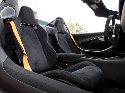Used 2025 McLaren Artura Spider RWD image 58