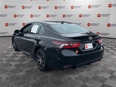 Used 2023 Toyota Camry SE image 3