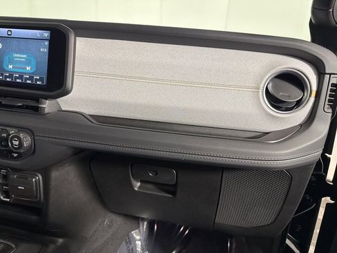 Used 2025 Jeep Wrangler Unlimited Sahara image 10