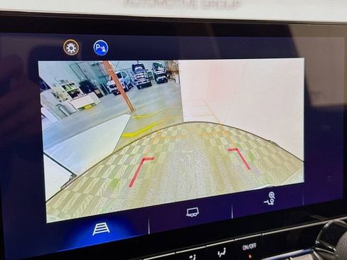 Used 2024 Chevrolet Colorado LT w/ LT Convenience Package image 17