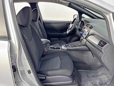 Used 2023 Nissan Leaf S image 14