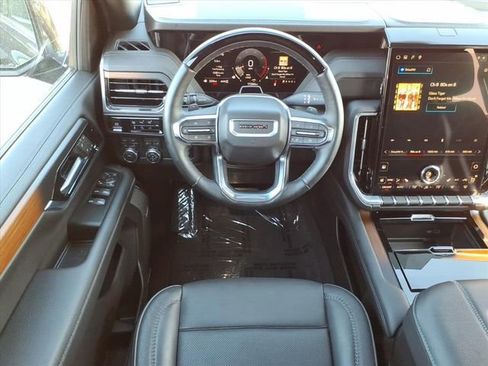 Used 2025 GMC Yukon Denali w/ Advanced Technology Package AWD/4WD image 17