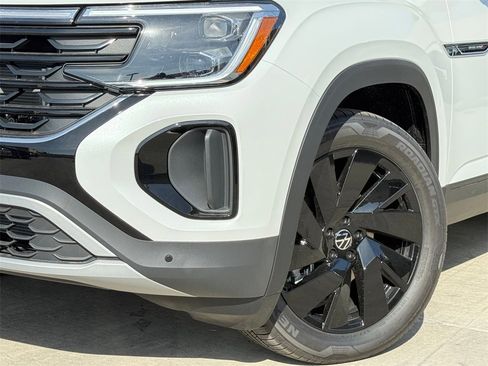 New 2026 Volkswagen Atlas Cross Sport SE image 2