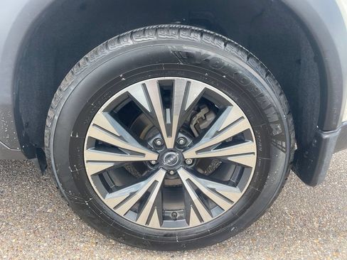 Certified 2022 Nissan Rogue SV FWD image 17