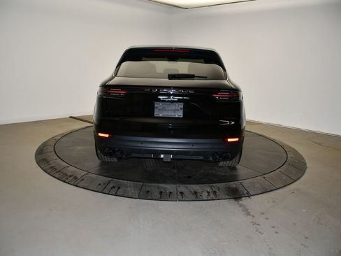 Certified 2023 Porsche Cayenne Platinum Edition AWD/4WD image 6