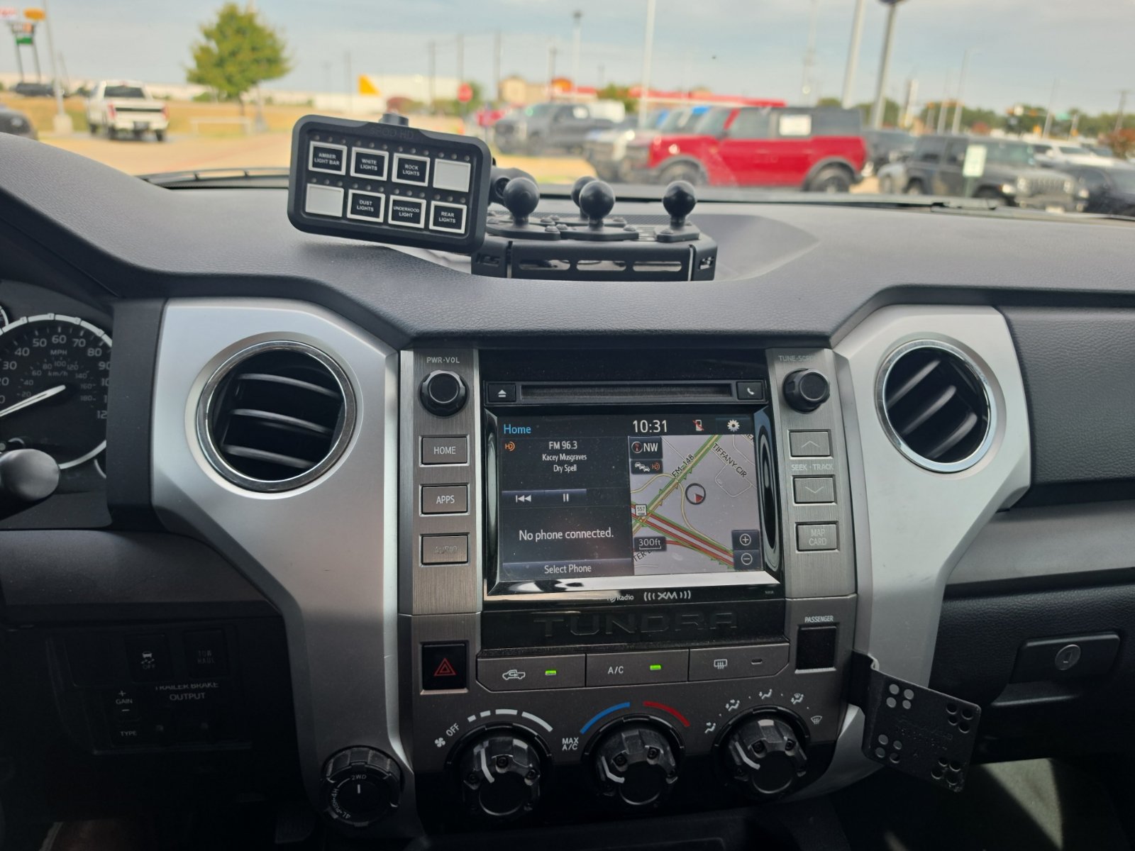 Used 2016 Toyota Tundra SR5 w/ SR5 Upgrade Package AWD/4WD image 12