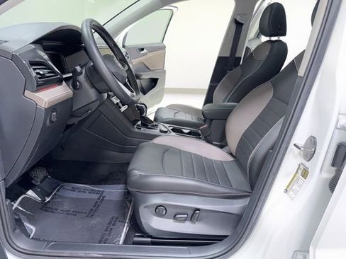 Used 2023 Volkswagen Taos SEL image 14