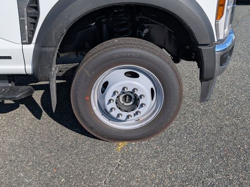 New 2025 Ford F550 4x4 Crew Cab image 7