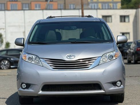 Used 2015 Toyota Sienna XLE w/ XLE Navigation Package AWD/4WD image 3