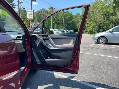 Used 2015 Subaru Forester 2.5i Limited image 11