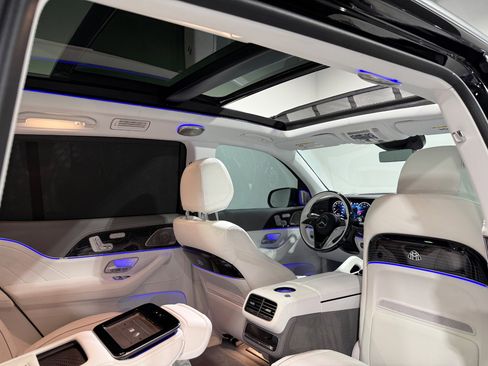 Used 2024 Mercedes-Benz Maybach GLS 600 4MATIC image 53