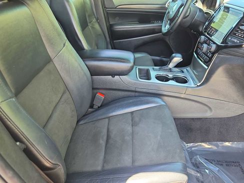 Used 2019 Jeep Grand Cherokee Altitude AWD/4WD image 18