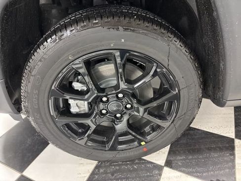 Used 2026 Jeep Compass Latitude AWD/4WD image 5