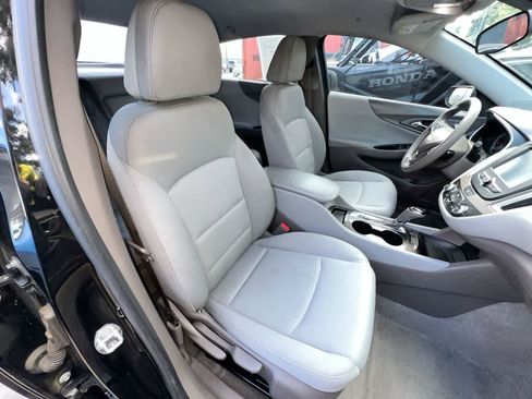 Used 2017 Chevrolet Malibu LS FWD image 28