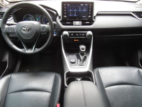 Used 2021 Toyota RAV4 XLE Premium AWD/4WD image 32
