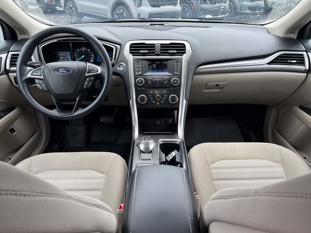 Used 2018 Ford Fusion SE FWD image 27