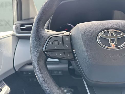 Used 2025 Toyota Sienna LE image 14