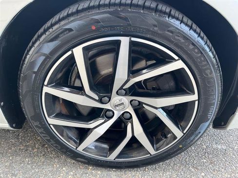 Used 2020 Volvo S60 T6 Momentum image 9