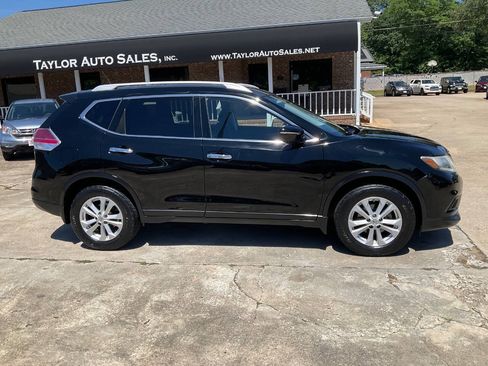 Used 2015 Nissan Rogue SV w/ SV Premium Package FWD image 2