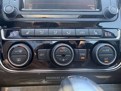 Used 2018 Volkswagen Passat 2.0T SE w/ SE Lighting Package FWD image 17