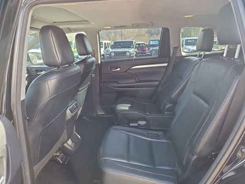 Used 2018 Toyota Highlander XLE image 25