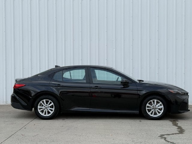 Used 2025 Toyota Camry LE FWD image 3