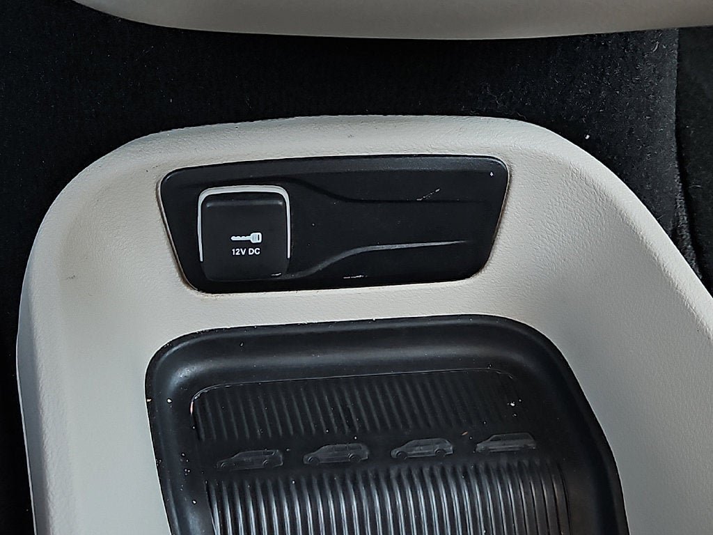 Used 2023 Chrysler Pacifica Touring-L FWD image 23