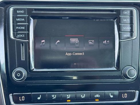 Used 2017 Volkswagen Passat 1.8T R-Line w/ R-Line Lighting Package image 41