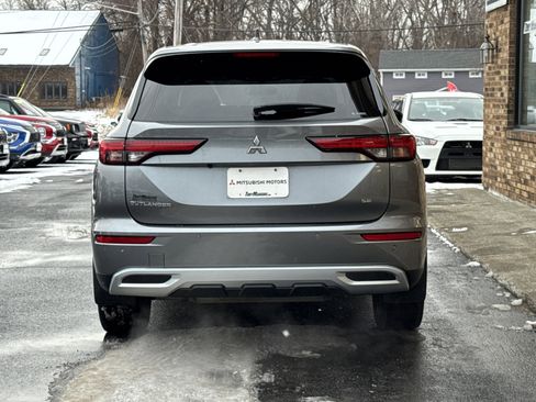 Used 2022 Mitsubishi Outlander SE image 4