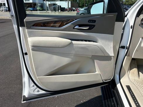 Used 2023 Cadillac Escalade Sport Platinum w/ LPO, ONYX Package image 9