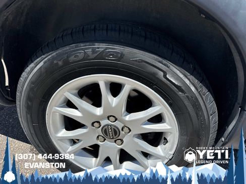 Used 2005 Volvo XC70 AWD/4WD image 10