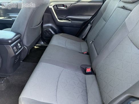 Used 2024 Toyota RAV4 XLE FWD image 27