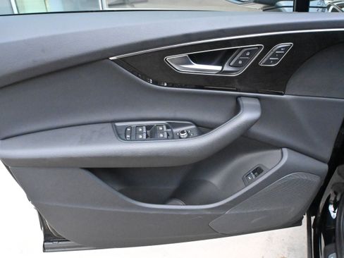 Certified 2025 Audi Q7 3.0T Premium w/ Convenience Package image 28