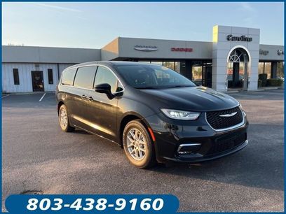 Used 2023 Chrysler Pacifica Touring-L