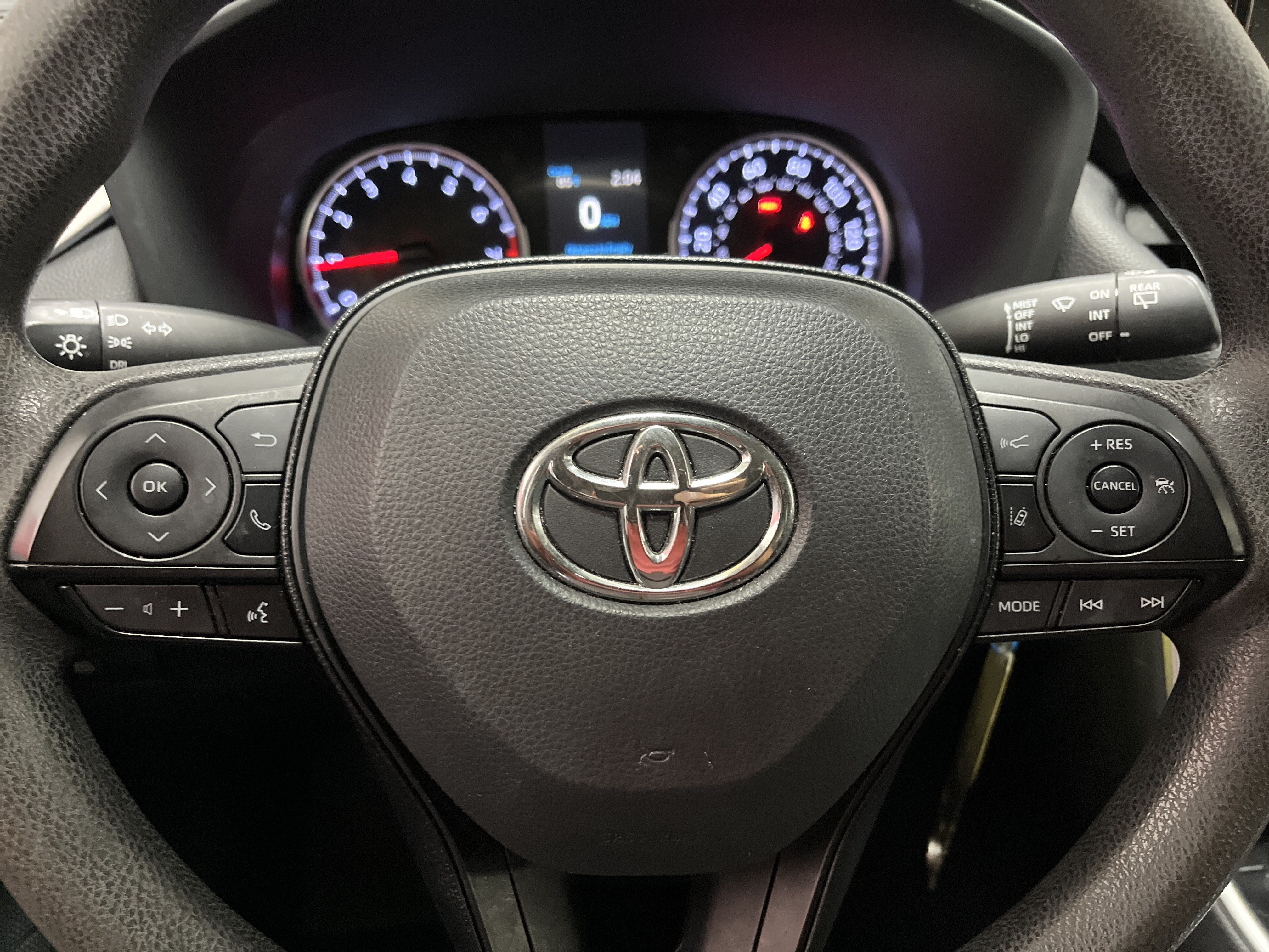 Used 2019 Toyota RAV4 LE w/ Carpet Mat Package FWD image 8