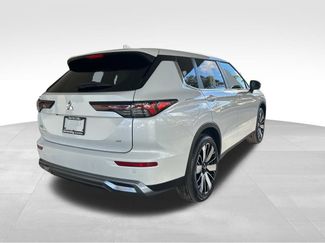 New 2026 Mitsubishi Outlander SE video 3