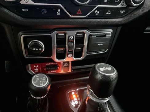 Used 2024 Jeep Wrangler Unlimited AWD/4WD image 26