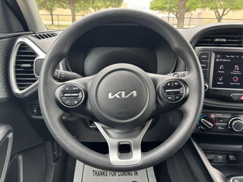 Used 2025 Kia Soul LX w/ LX Technology Package FWD image 28