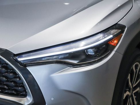 Certified 2024 Toyota Corolla Cross XLE w/ Convenience Package FWD image 4