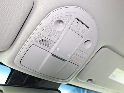 Used 2019 Genesis G70 2.0T Advanced image 27