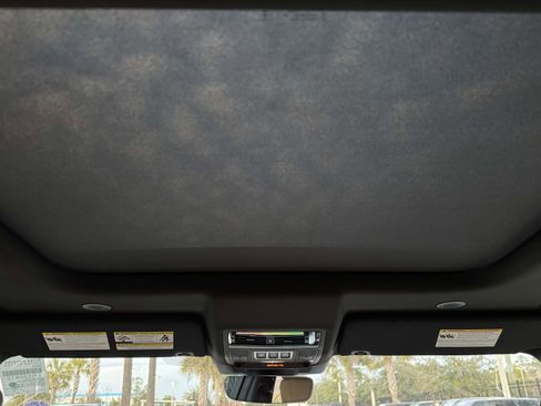 New 2026 Land Rover Discovery Limited Edition image 18