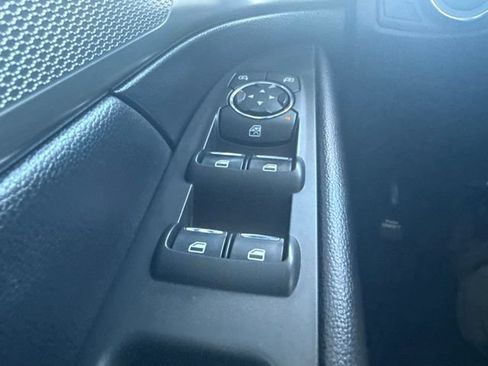 Used 2018 Ford Explorer XLT FWD image 15