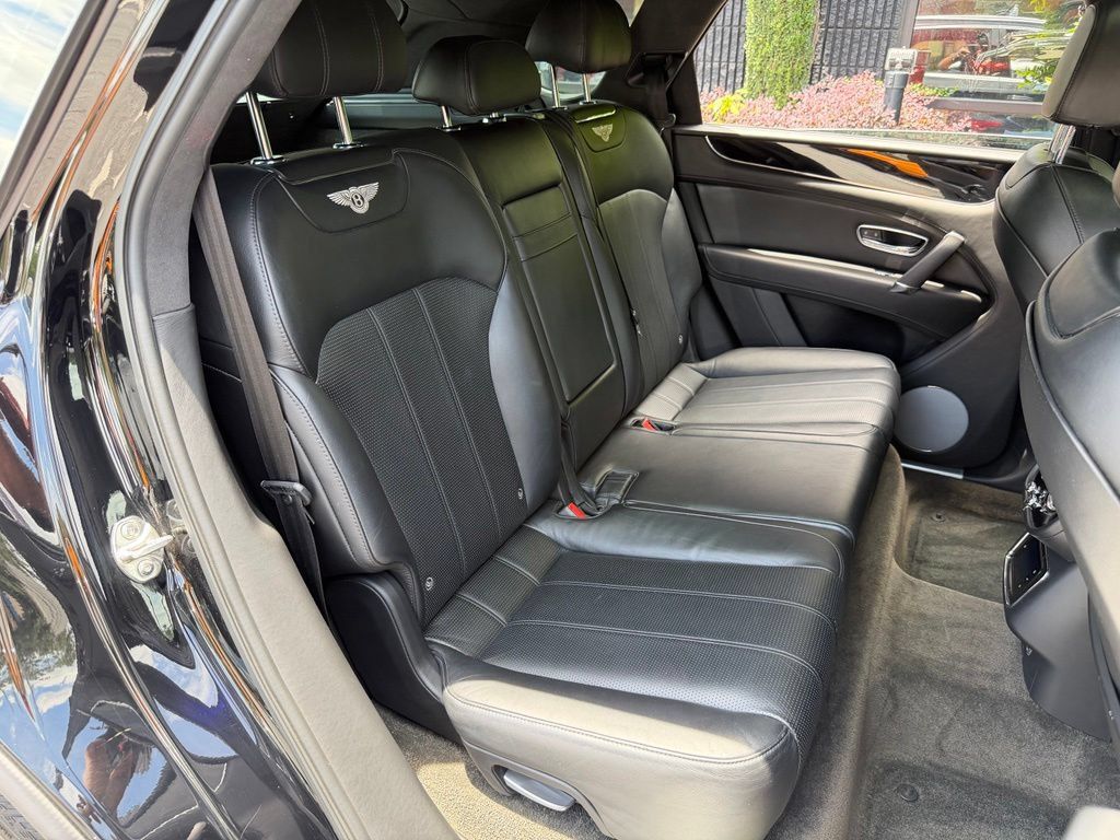Used 2019 Bentley Bentayga AWD/4WD image 40