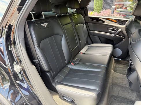Used 2019 Bentley Bentayga AWD/4WD image 40
