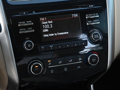 Used 2014 Nissan Altima 2.5 S w/ Display Audio Package image 15