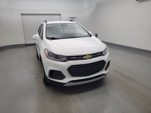 Used 2020 Chevrolet Trax LT w/ LT Convenience Package FWD image 14