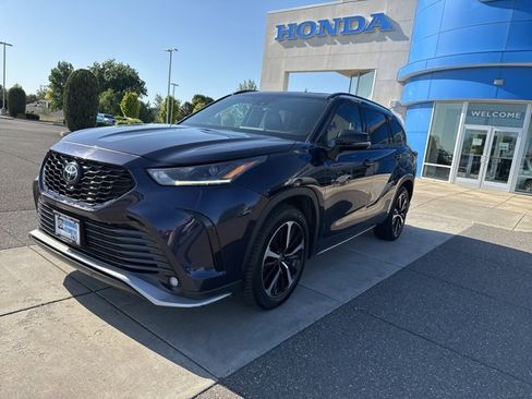 Used 2022 Toyota Highlander XSE image 11