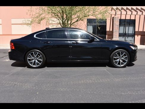 Used 2017 Volvo S90 T5 Momentum w/ Vision Package FWD image 1