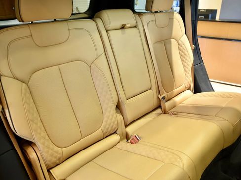 Used 2025 Jeep Grand Cherokee Summit AWD/4WD image 25