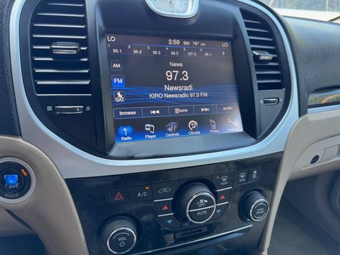 Used 2013 Chrysler 300 RWD image 22